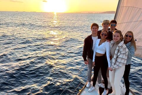 Luxury Private Sunset Cruise in Barcelona – Open Bar Included