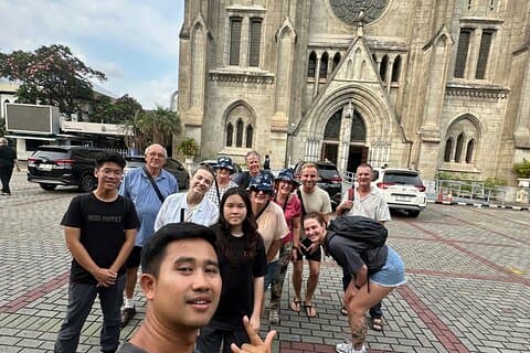 Jakarta Fun Walkingtour ~ Using Public Transportations