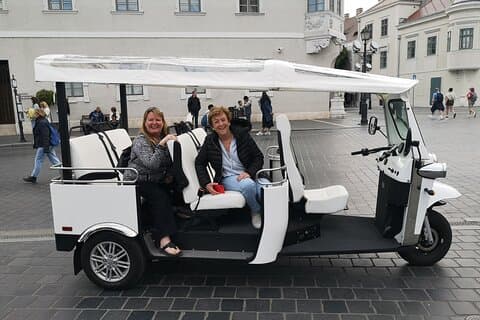 Private Sightseeing Tour using Electric Tuk Tuk Ride in Budapest