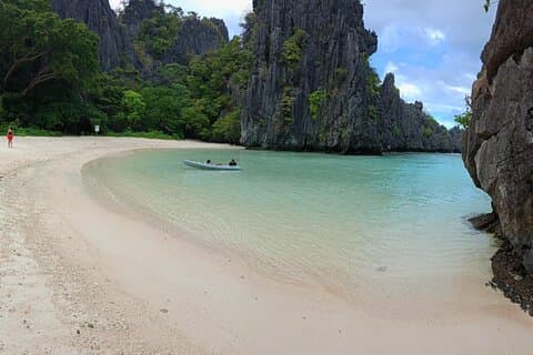 El Nido Island Hopping Tour C -Through the Cliffs to Hidden Beach