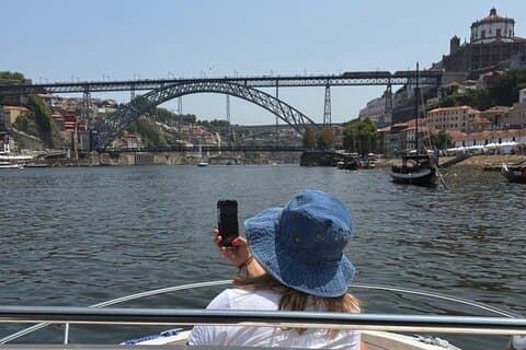 Exclusive private cruise in Porto with Porto wine