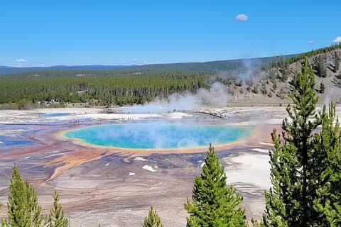 Guided Yellowstone Tour from Big Sky and West Yellowstone