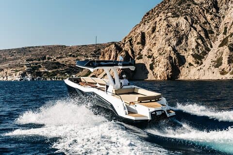 Milos: Small Group Yacht Tour—Kleftiko Sarakiniko Poliegos