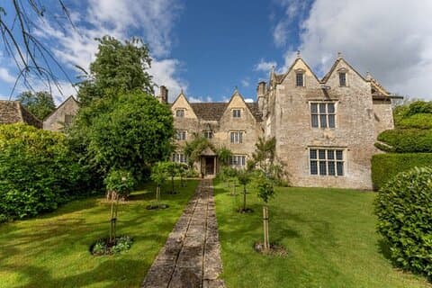 Thames Canoe Trip to Kelmscott Manor with Cream Tea & Return