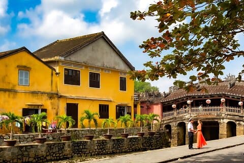Hoi An Ancient Town Walking & Tasting Local Foods