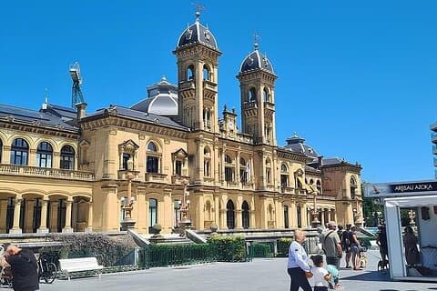 San Sebastian Unveiled: An Intimate Art & Culture Walk (Max 8)