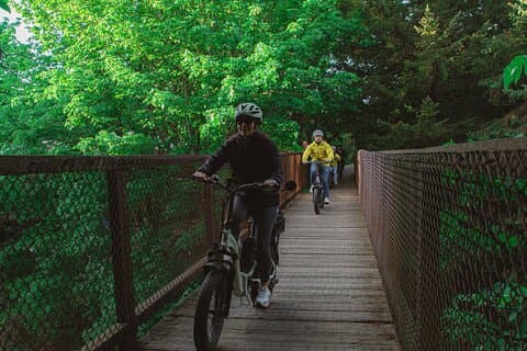 Bike Tour Seattle. 5 star Electric Bike Tour Seattle's waterways