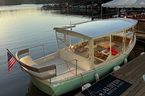 1 Hour Private Electric Duffy Cruise on Lake Austin