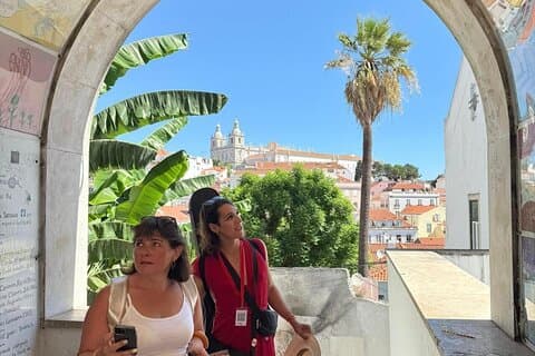 Lisbon Tour: Castle Skip-the-Line + Old Town (& Fado experience)