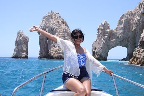 Group tour of the Cabo San Lucas Arch
