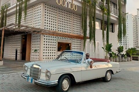 Cartagena Luxury Classic Car Tour + Bilingual Historian Guide