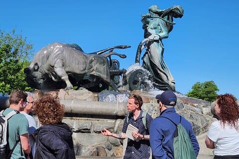 Private Walk & Canal Tour: Highlights + Changing of the Guards