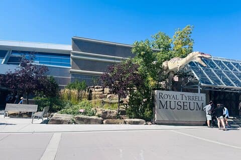 Drumheller Day Trip Museum, Dinosaurs and Historic Sites