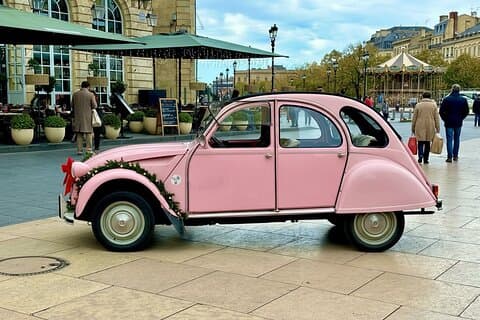 Christmas illuminations in 2CV - With 2 Presents (Food + goodies)
