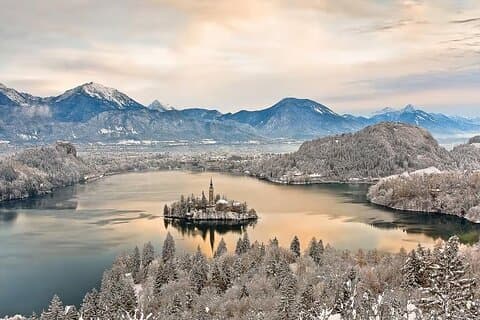 Zagreb: Bled & Ljubljana Day Tour with Coffee & Chocolate