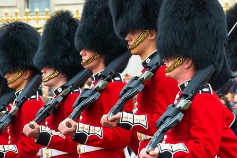Changing of the Guard Small-Group Walking Tour in London