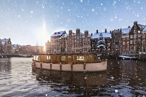 Amsterdam 2 Hour Small-Group Canal Cruise with Unlimited Snacks