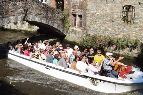 Guided Walking Tour of Bruges with Canal Cruise and Tastings