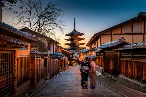 Kyoto Gion Walk with Local: Culture & Geisha World