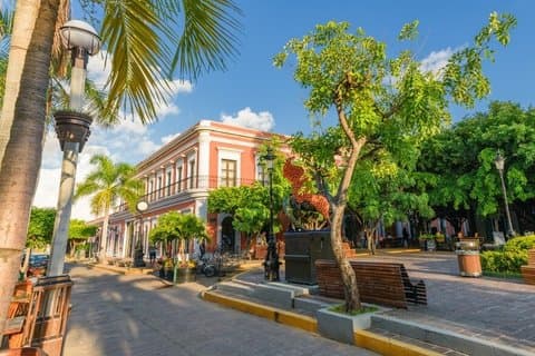 Mazatlan Heritage Tour with 4 Course Lunch at Melville