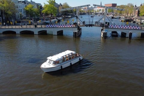 Amsterdam: Experience the All inclusive Saloon boat cruise