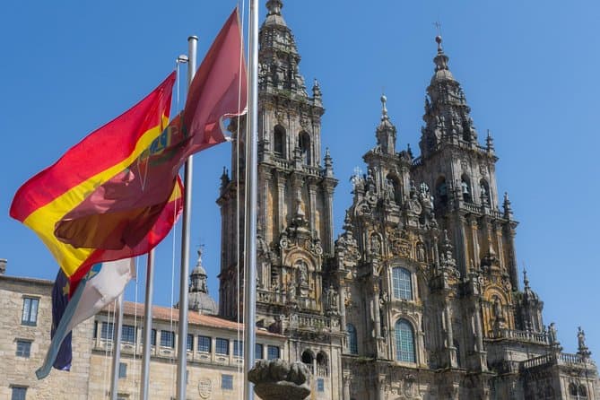 Santiago de Compostela to Porto Private Transfer