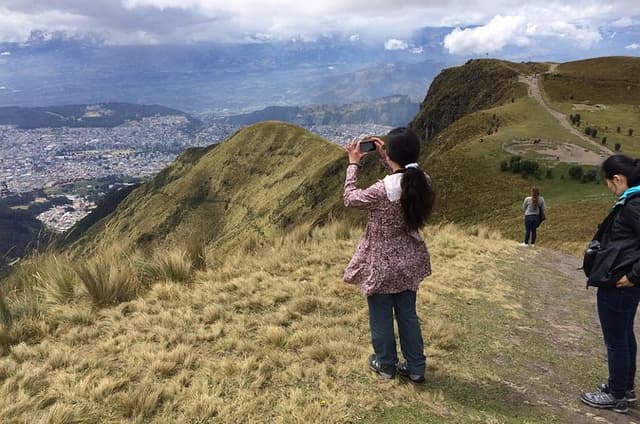 Private Quito City Tour with Teleférico and Horse Ride in Pichincha Volcano