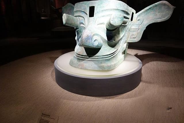 Sanxingdui Ruins and Giant Pandas Private Day Tour from Chengdu