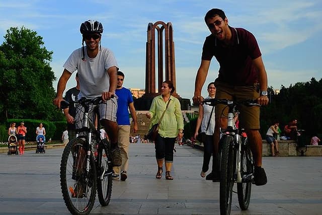 Bucharest Bike Tour - City of Contrasts