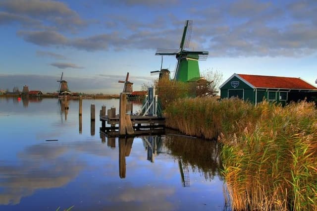 Zaanse Schans Windmills and Volendam Small-Group Tour from Amsterdam