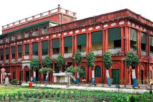 Day tour in Kolkata about Netaji, Rabindranath Tagore and a wealthy merchant