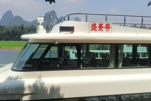 1-Day Relaxing Li River Cruise with the 4 Star Luxury boat