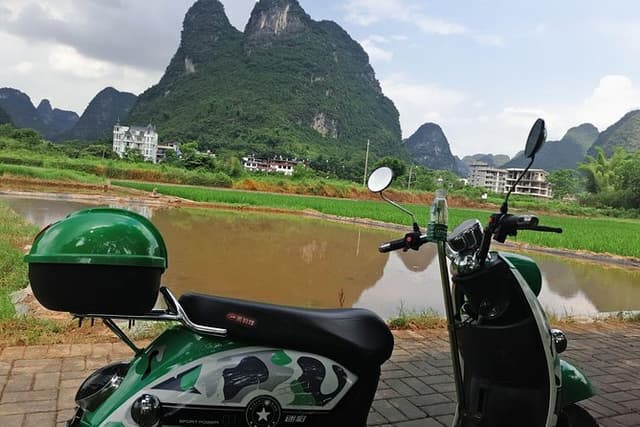 1 day Guilin Li River Cruise and Yangshuo Countryside with Scooter Private Tour