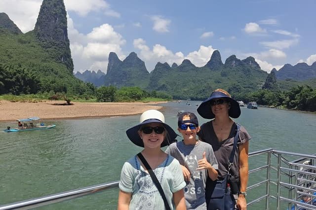 1-Day Li-River Cruise from Guilin to Yangshuo+Yangshuo Ruyi peak Cable Car Tour