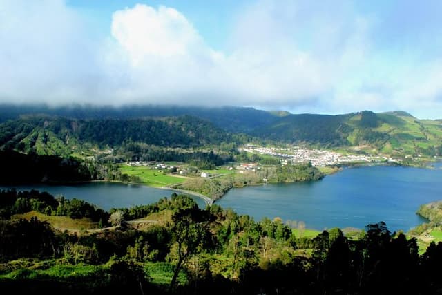 Half-Day 4x4 Tour to Lagoa das Sete Cidades