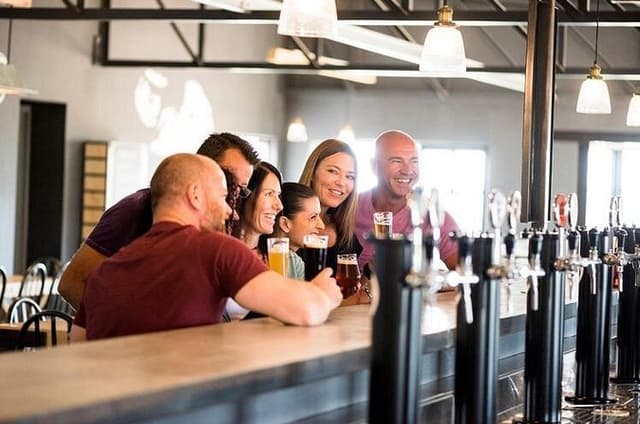 Private Customizable Craft Beer-Beer Tasting Day Tour in Niagara