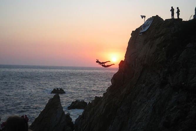 Experience the Legend: Acapulco Cliff Diving Show