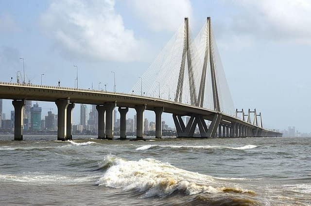 An Evening at Shree Siddhivinayak and the Bandra Worli Sea Link with Dinner