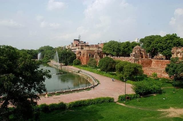Hauz Khas Village - a Blend of Ancient and Modern Delhi