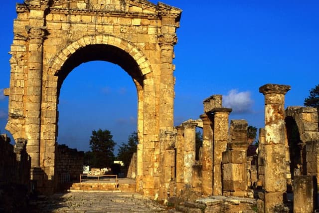 PRIVATE city tour of Old Sidon & Historic Tyre