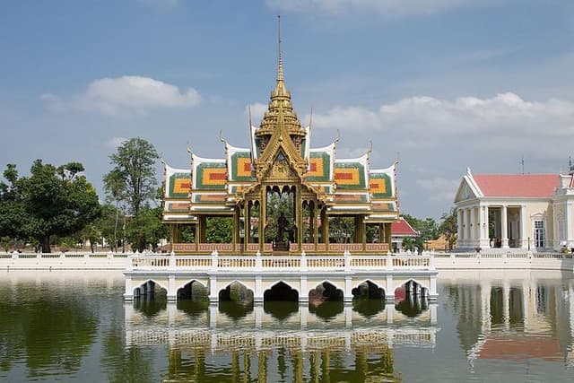 Private Tour to Ayutthaya and Bang Pa In Palace with Boat Tour