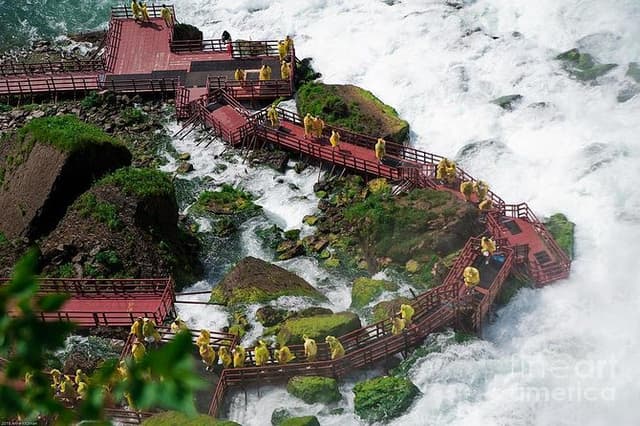 Niagara Falls USA: Maid of the Mist & Cave Adventure