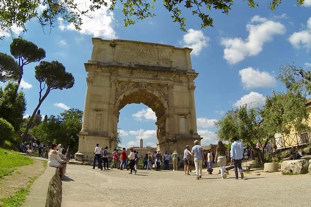 Small-Group Tour of Roman Forum & Palatine Hill