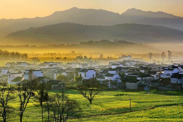 Private 4-Day Tour to Mount Huangshan, Hongcun and Tangyue with Accommodation