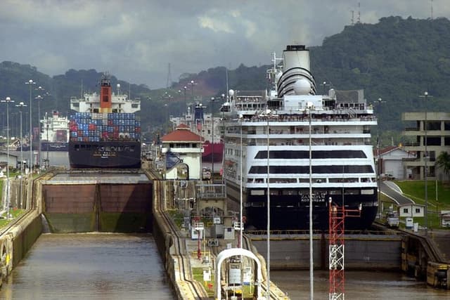 Colon Shore Excursion: Panama City and Canal Private Tour