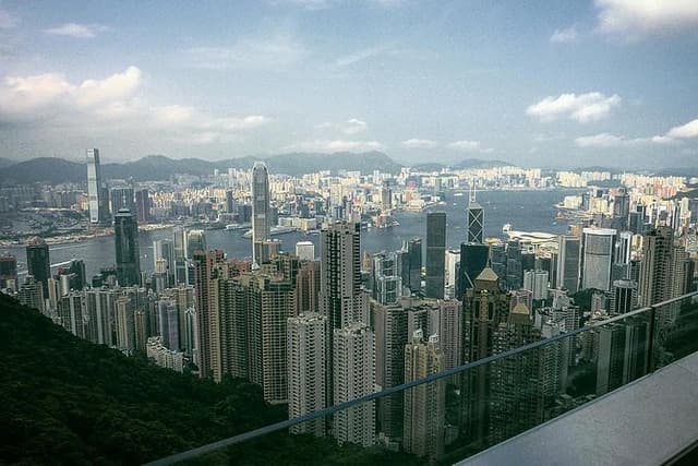 Hong Kong Private Tour: Aberdeen, Central Heritage Walk & Dim Sum