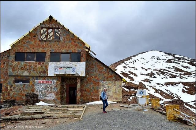Full-Day Chacaltaya and Valley de la Luna (Valley of the Moon) Tour