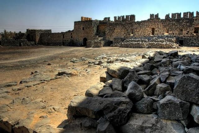 Private Tour: Full-Day Islamic Desert Castles and Ajloun Castle Trip from Amman