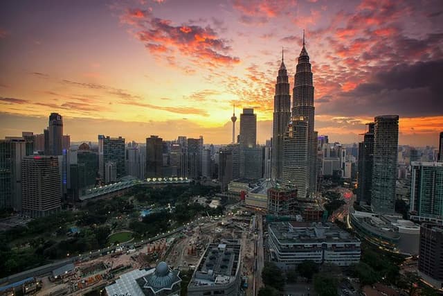 Kuala Lumpur City Tour with Batu Caves (Private)