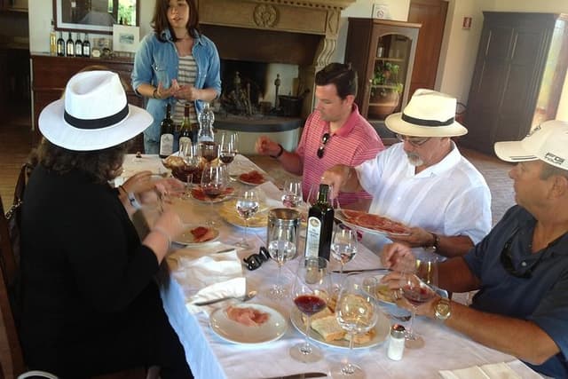 Private Tuscany Tour: Pienza, Montepulciano Wine Tasting & Lunch